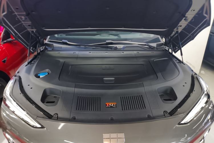Used Geely Galaxy E8 2025 700 km Long-Range Intelligent Driving Version Engine Bay