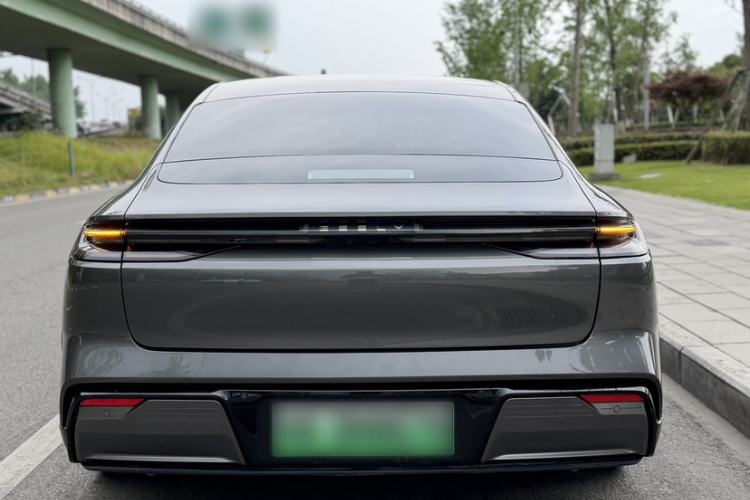 Used Geely Galaxy E8 2025 700 km Long-Range Intelligent Driving Version Exterior 1