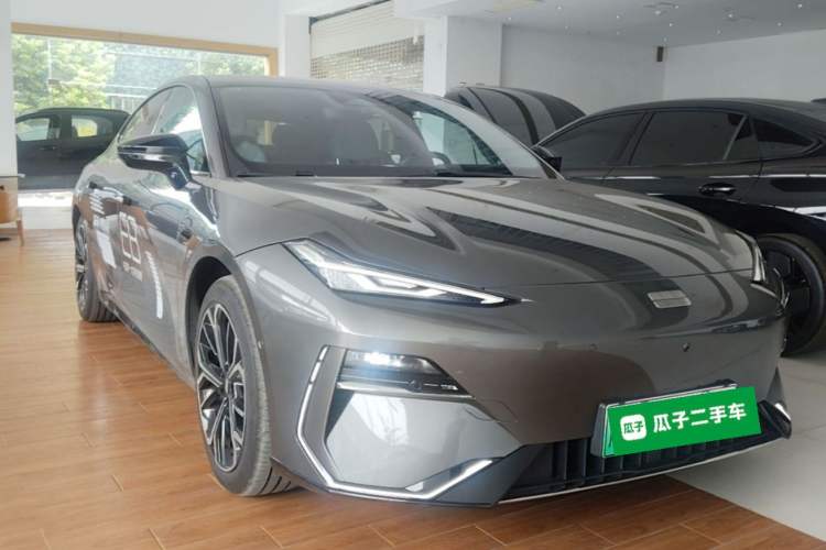 Used Geely Galaxy E8 2025 700 km Long-Range Intelligent Driving Version Exterior 1