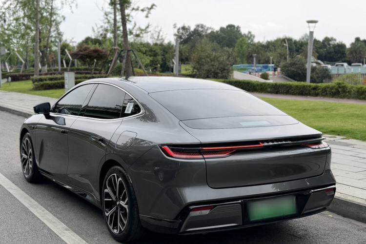 Used Geely Galaxy E8 2025 700 km Long-Range Intelligent Driving Version Exterior 10