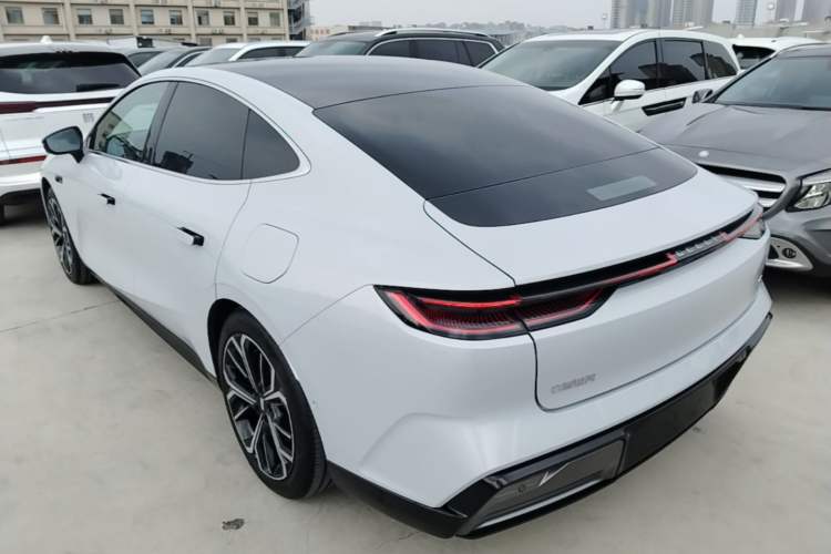 Used Geely Galaxy E8 2025 700 km Long-Range Intelligent Driving Version Exterior 2
