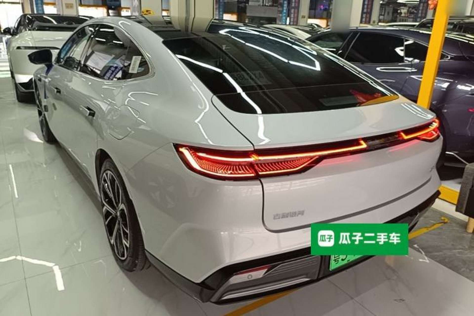 Used Geely Galaxy E8 2025 700 km Long-Range Intelligent Driving Version Exterior 2