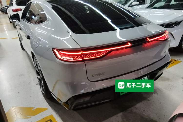 Used Geely Galaxy E8 2025 700 km Long-Range Intelligent Driving Version Exterior 2