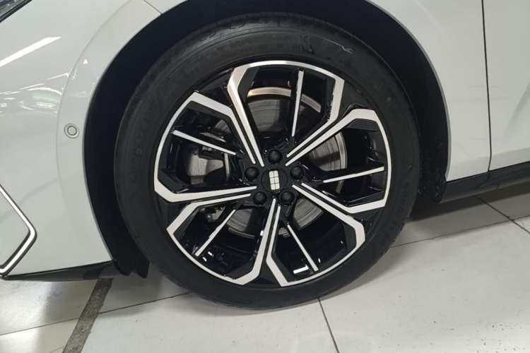 Used Geely Galaxy E8 2025 700 km Long-Range Intelligent Driving Version Exterior 2
