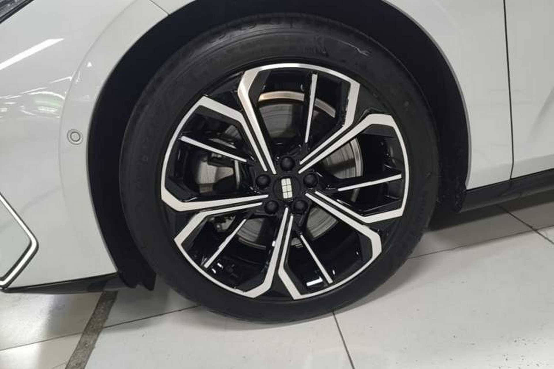 Used Geely Galaxy E8 2025 700 km Long-Range Intelligent Driving Version Exterior 2