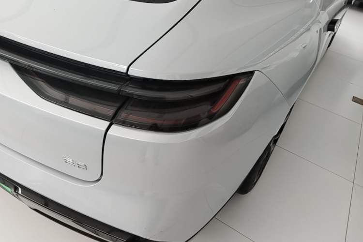 Used Geely Galaxy E8 2025 700 km Long-Range Intelligent Driving Version Exterior 3
