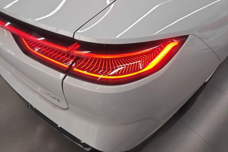 Used Geely Galaxy E8 2025 575 km Intelligent Driving Edition Exterior 3