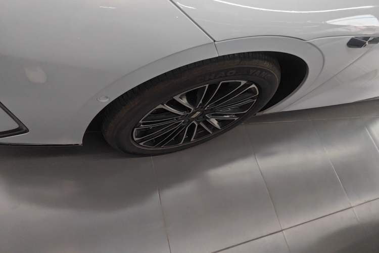 Used Geely Galaxy E8 2025 575 km Intelligent Driving Edition Exterior 4