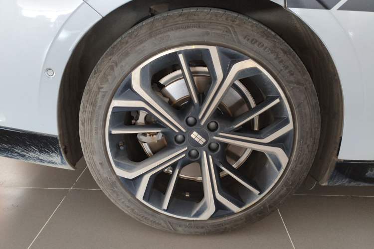 Used Geely Galaxy E8 2025 700 km Long-Range Intelligent Driving Version Exterior 5