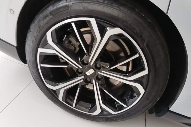 Used Geely Galaxy E8 2025 700 km Long-Range Intelligent Driving Version Exterior 5