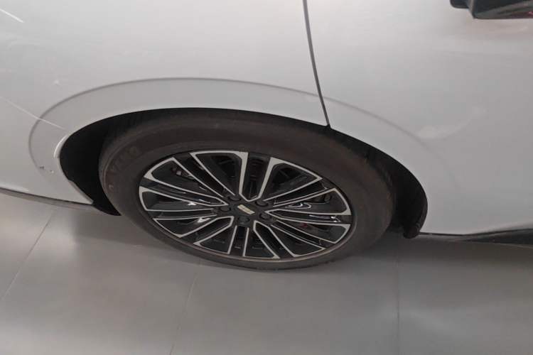 Used Geely Galaxy E8 2025 575 km Intelligent Driving Edition Exterior 5