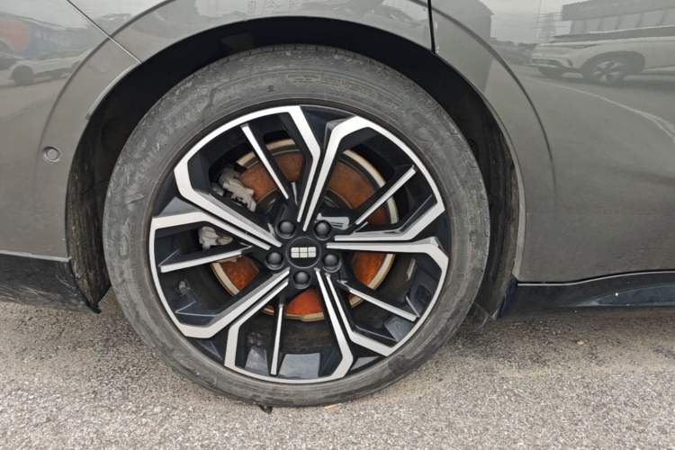 Used Geely Galaxy E8 2025 700 km Long-Range Intelligent Driving Version Exterior 5