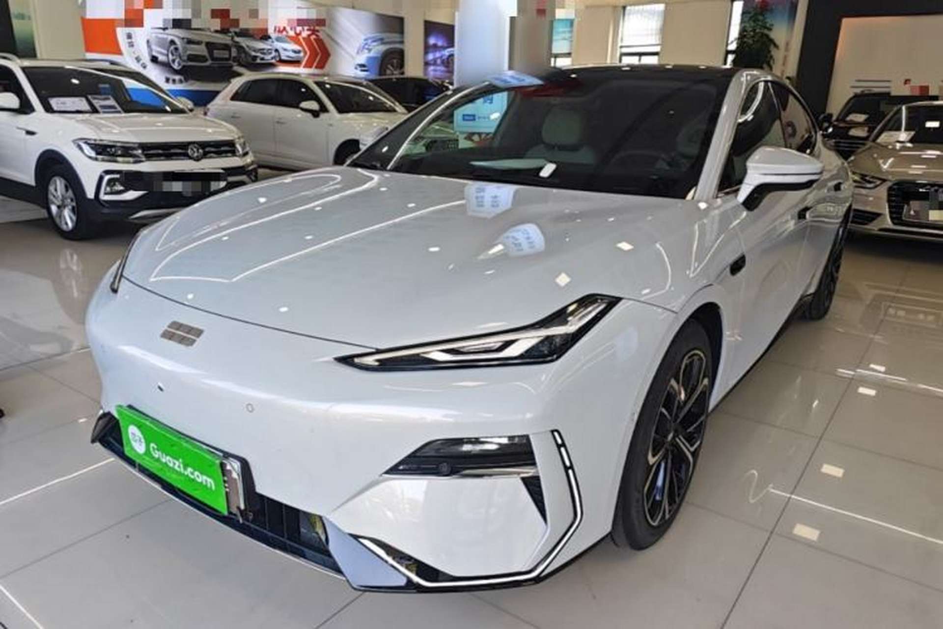 Used Geely Galaxy E8 2025 700 km Long-Range Intelligent Driving Version Front Left 45 Deg