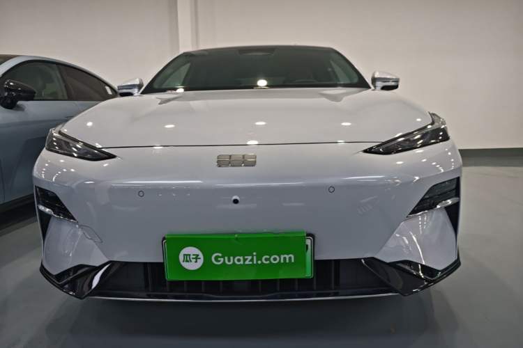 Used Geely Galaxy E8 2025 700 km Long-Range Intelligent Driving Version Front