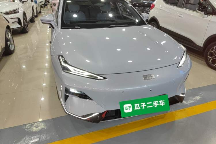 Used Geely Galaxy E8 2025 700 km Long-Range Intelligent Driving Version Front Right 45 Deg