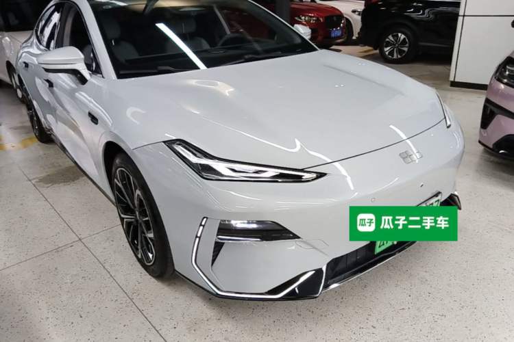 Used Geely Galaxy E8 2025 700 km Long-Range Intelligent Driving Version Front Right 45 Deg