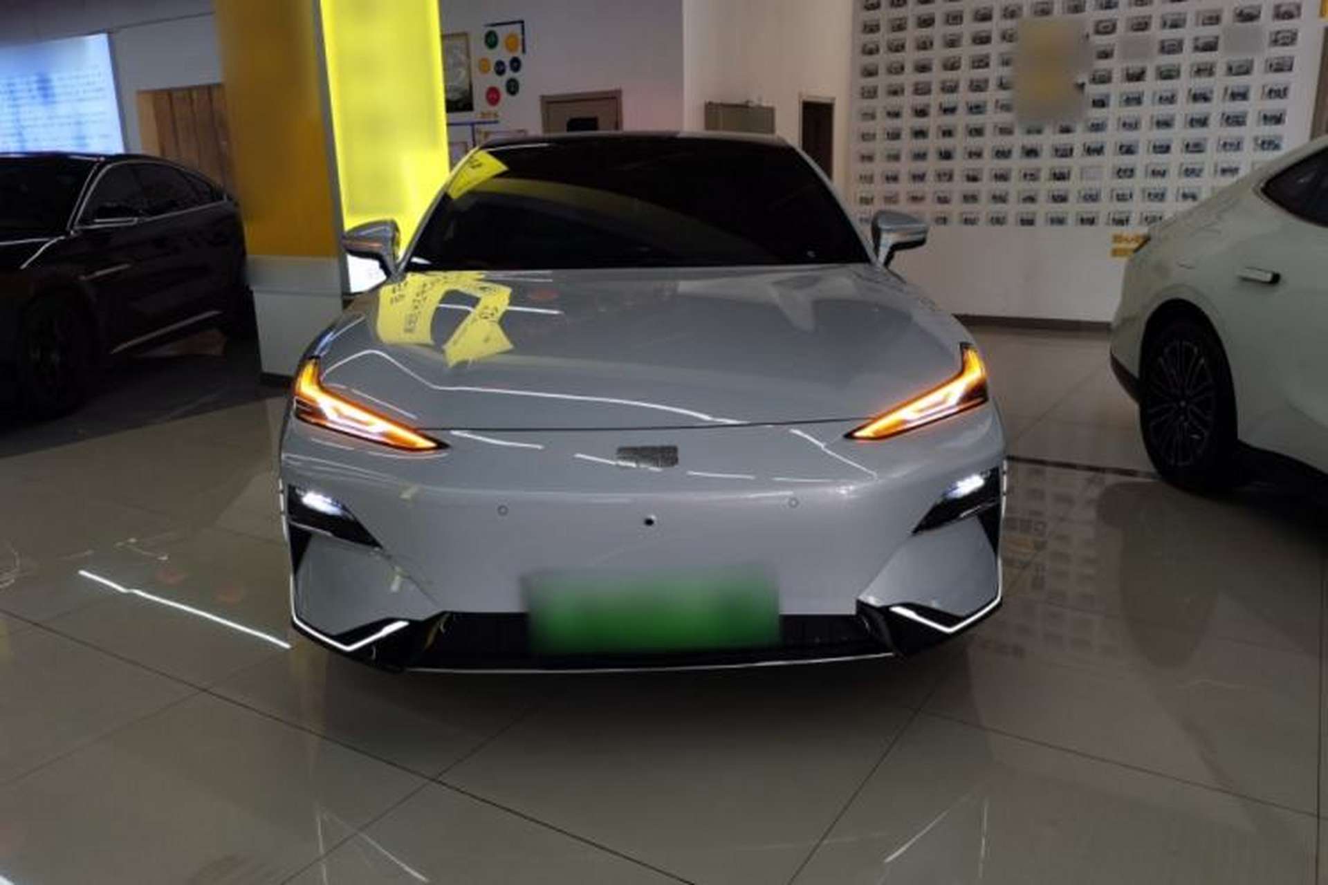 Used Geely Galaxy E8 2025 700 km Long-Range Intelligent Driving Version Front