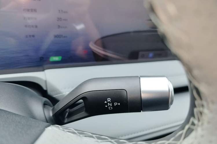 Used Geely Galaxy E8 2025 700 km Long-Range Intelligent Driving Version Gear Lever