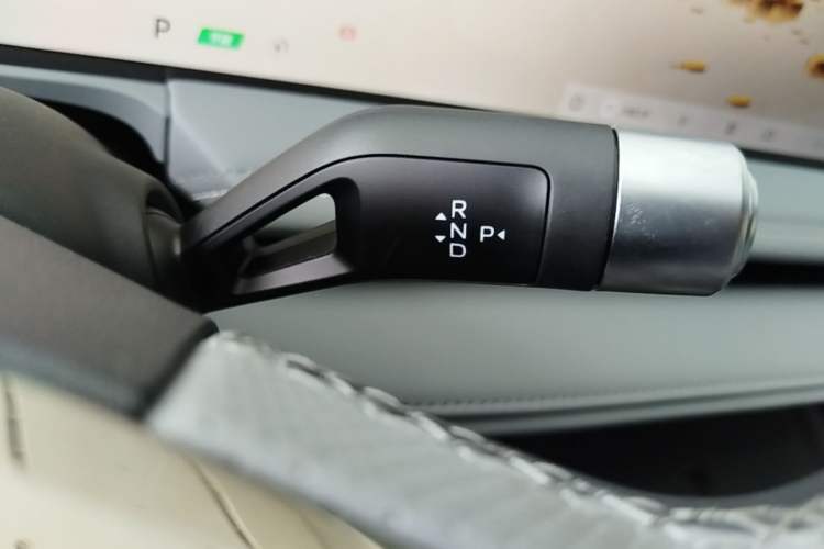 Used Geely Galaxy E8 2025 700 km Long-Range Intelligent Driving Version Gear Lever