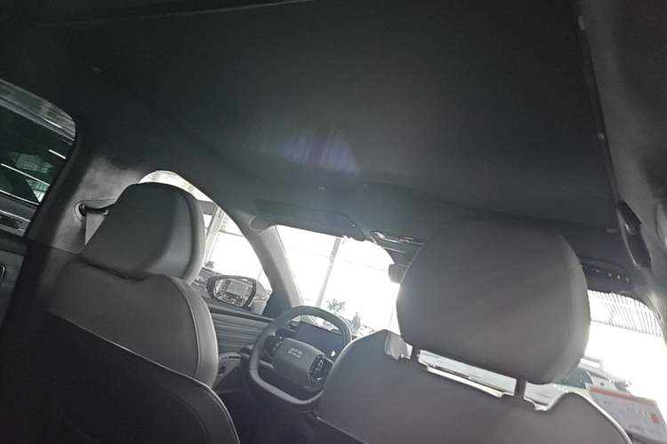 Used Geely Galaxy E8 2025 700 km Long-Range Intelligent Driving Version Headliner