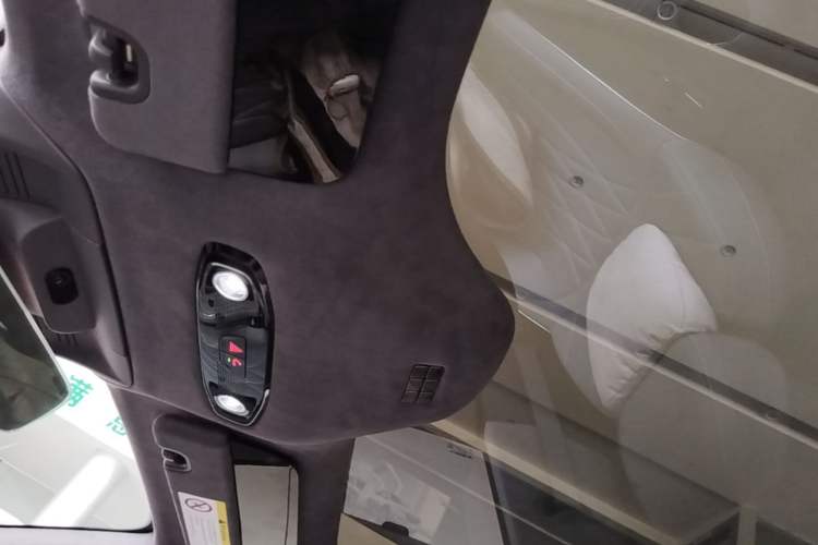 Used Geely Galaxy E8 2025 700 km Long-Range Intelligent Driving Version Headliner