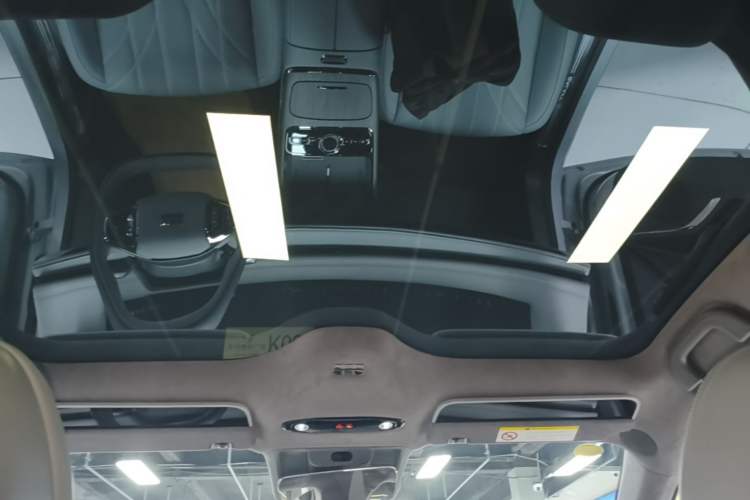 Used Geely Galaxy E8 2025 700 km Long-Range Intelligent Driving Version Headliner