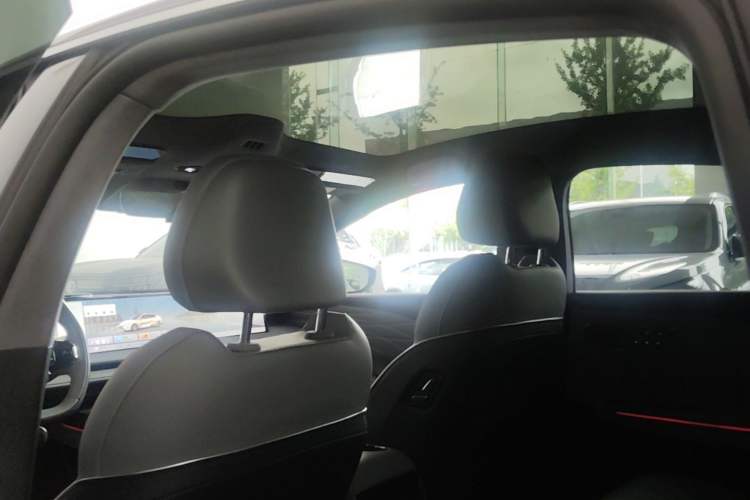 Used Geely Galaxy E8 2025 700 km Long-Range Intelligent Driving Version Headliner