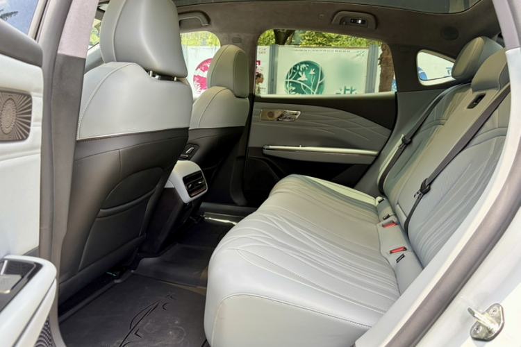Used Geely Galaxy E8 2025 700 km Long-Range Intelligent Driving Version Interior 1