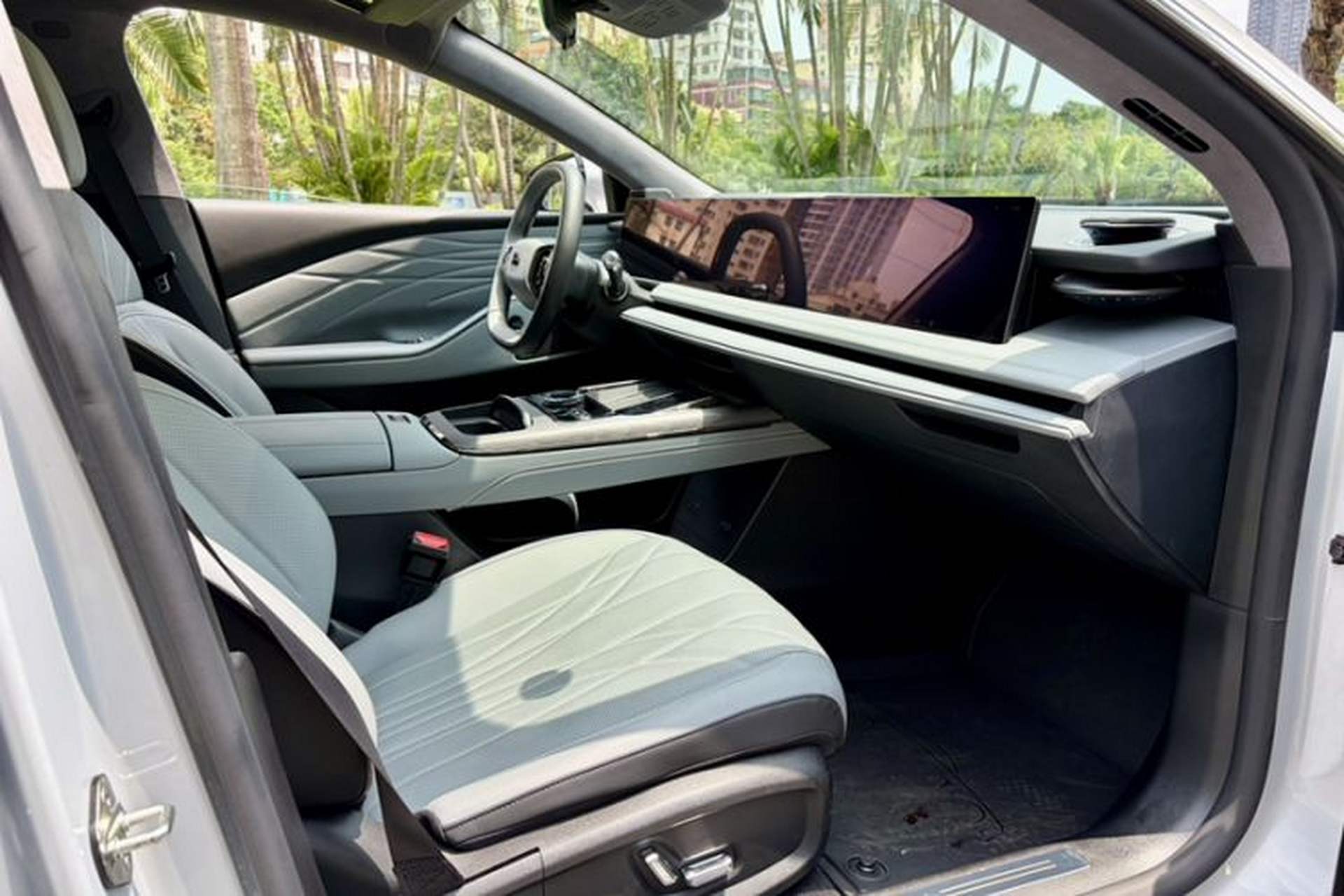 Used Geely Galaxy E8 2025 700 km Long-Range Intelligent Driving Version Interior 3