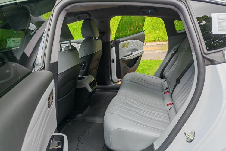 Used Geely Galaxy E8 2025 700 km Long-Range Intelligent Driving Version Interior 4