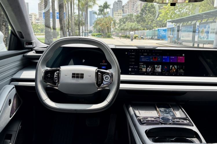 Used Geely Galaxy E8 2025 700 km Long-Range Intelligent Driving Version Interior 4