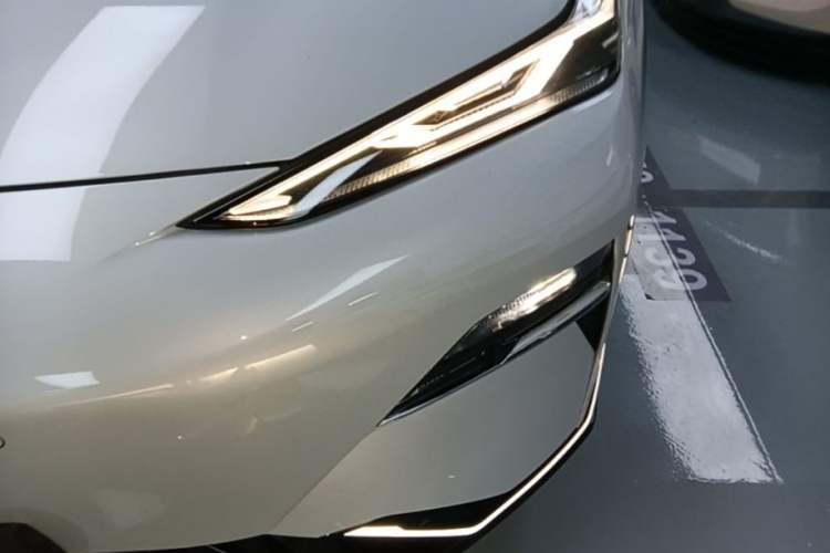 Used Geely Galaxy E8 2025 700 km Long-Range Intelligent Driving Version Left Front Headlight