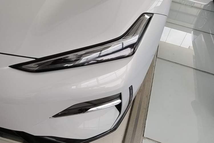 Used Geely Galaxy E8 2025 700 km Long-Range Intelligent Driving Version Left Front Headlight