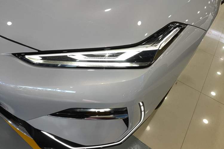 Used Geely Galaxy E8 2025 700 km Long-Range Intelligent Driving Version Left Front Headlight