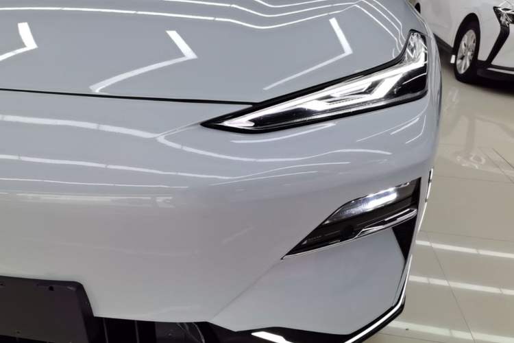 Used Geely Galaxy E8 2025 700 km Long-Range Intelligent Driving Version Left Front Headlight