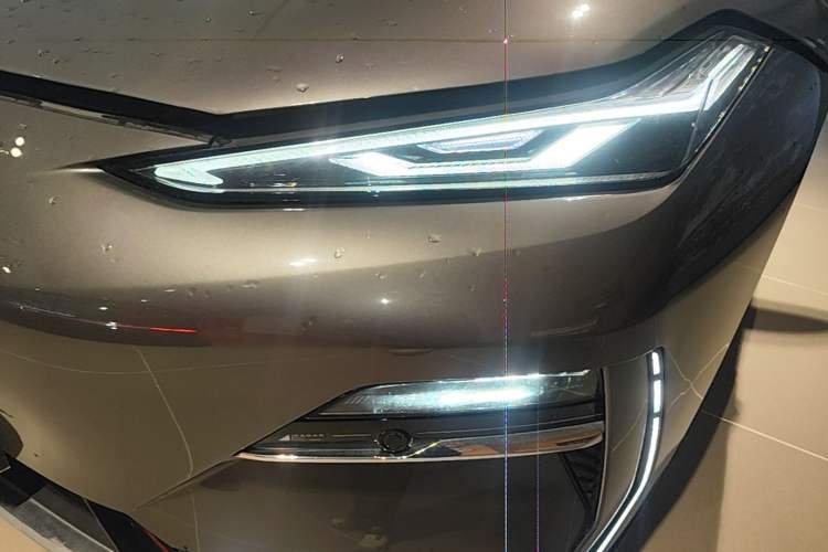Used Geely Galaxy E8 2025 700 km Long-Range Intelligent Driving Version Left Front Headlight