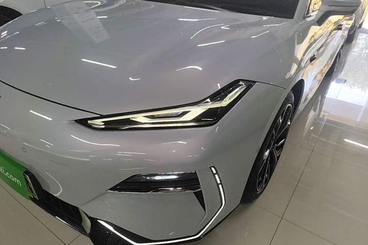 Used Geely Galaxy E8 2025 700 km Long-Range Intelligent Driving Version Left Front Headlight