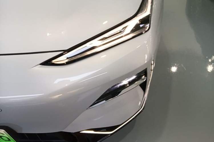 Used Geely Galaxy E8 2025 700 km Long-Range Intelligent Driving Version Left Front Headlight