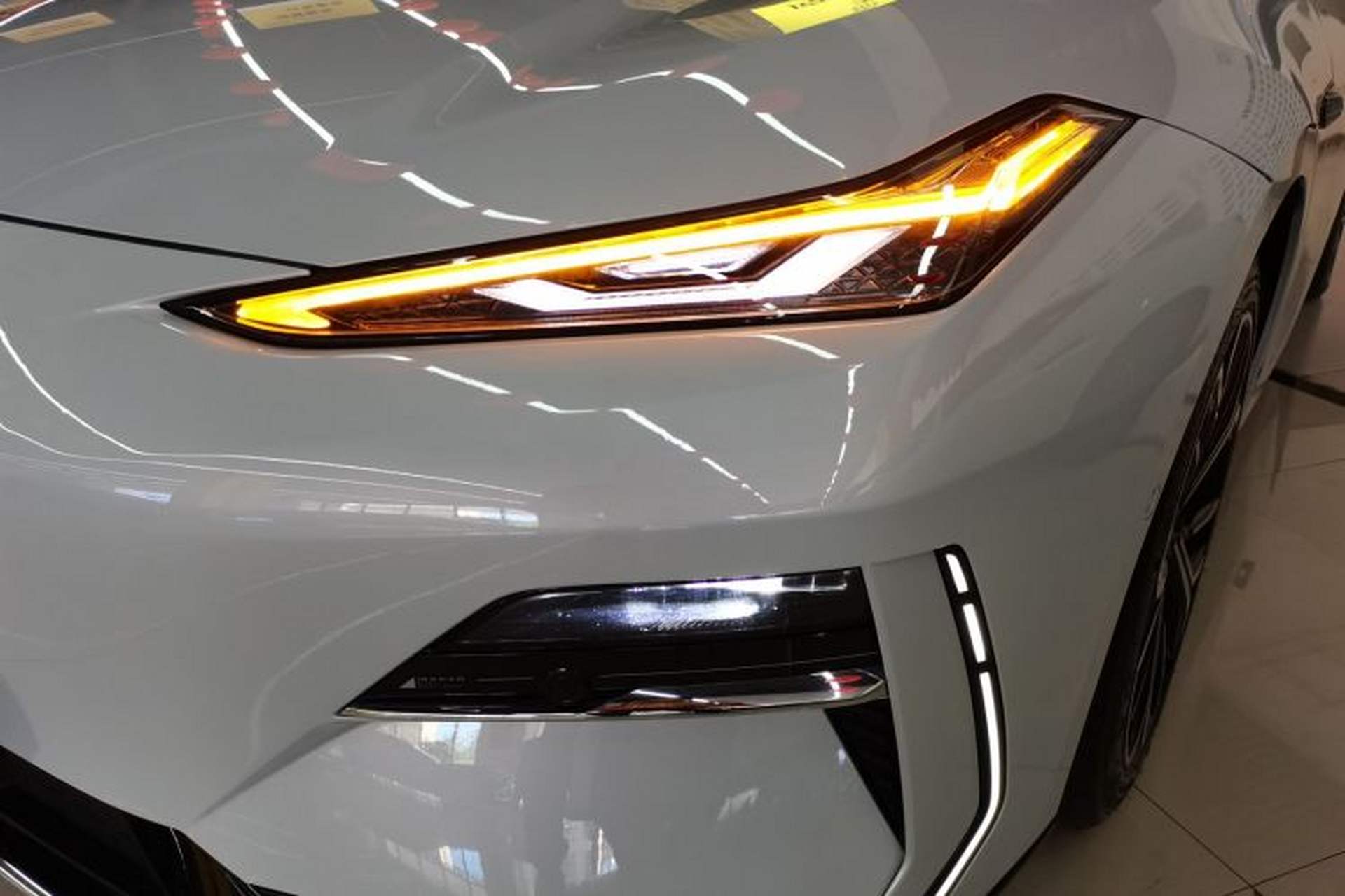 Used Geely Galaxy E8 2025 700 km Long-Range Intelligent Driving Version Left Front Headlight