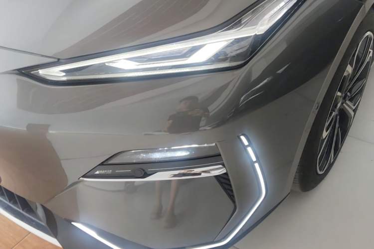 Used Geely Galaxy E8 2025 700 km Long-Range Intelligent Driving Version Left Front Headlight