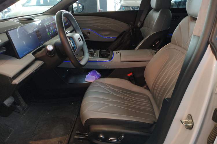 Used Geely Galaxy E8 2025 700 km Long-Range Intelligent Driving Version Left Front Seat