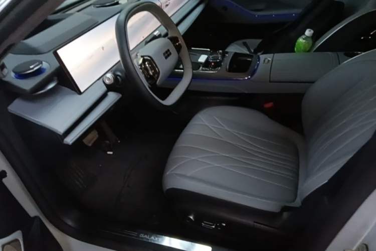 Used Geely Galaxy E8 2025 700 km Long-Range Intelligent Driving Version Left Front Seat