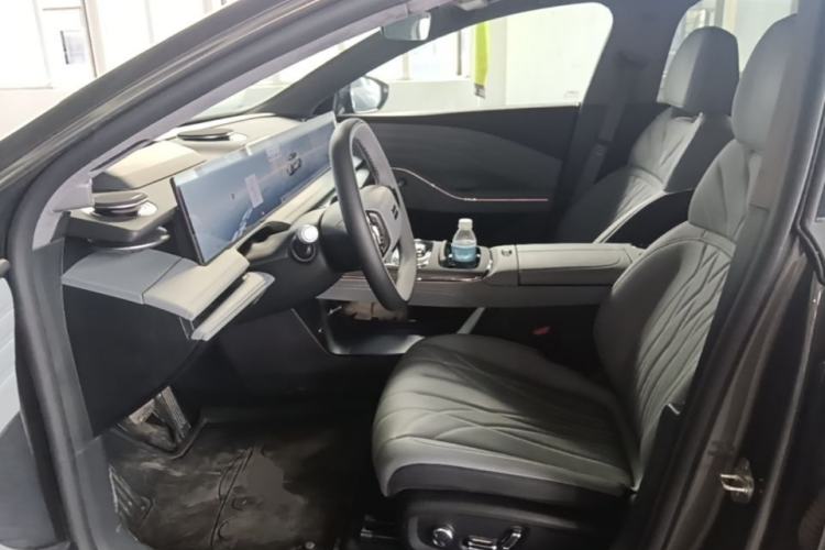 Used Geely Galaxy E8 2025 700 km Long-Range Intelligent Driving Version Left Front Seat