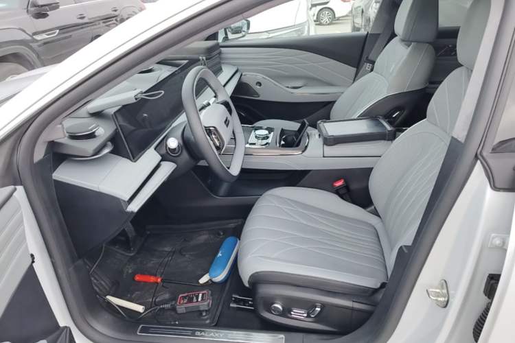 Used Geely Galaxy E8 2025 700 km Long-Range Intelligent Driving Version Left Front Seat