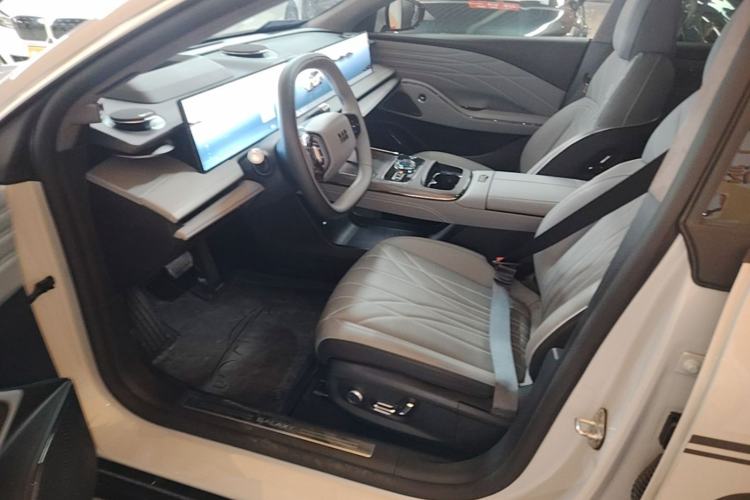 Used Geely Galaxy E8 2025 700 km Long-Range Intelligent Driving Version Left Front Seat