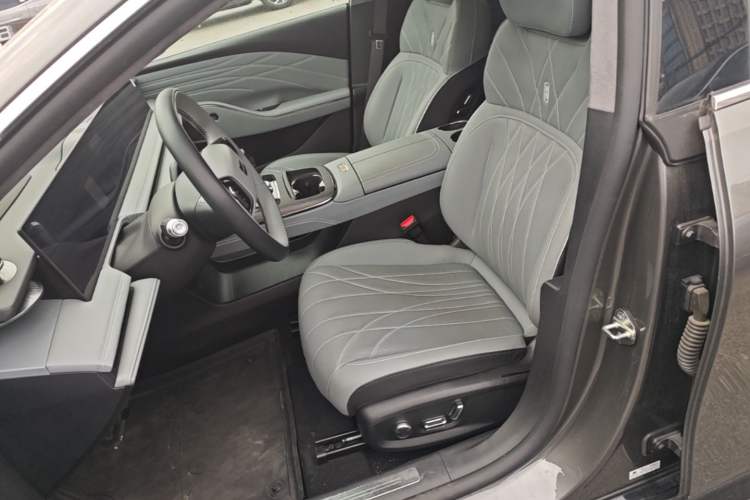 Used Geely Galaxy E8 2025 700 km Long-Range Intelligent Driving Version Left Front Seat
