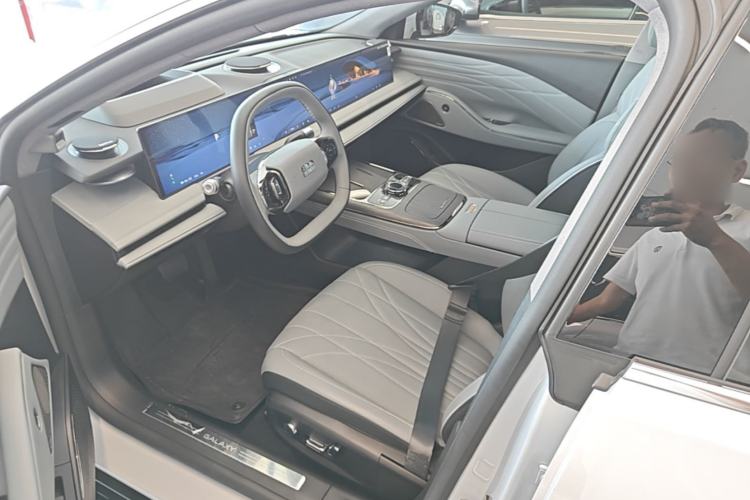 Used Geely Galaxy E8 2025 700 km Long-Range Intelligent Driving Version Left Front Seat