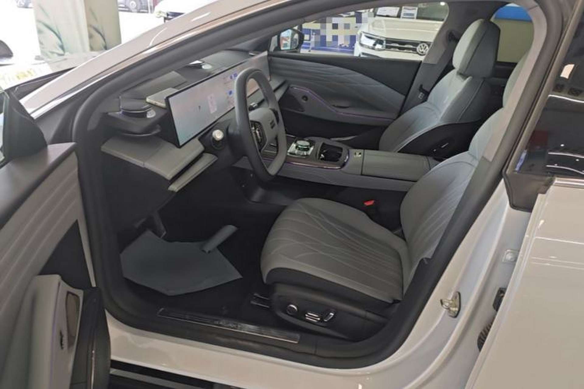 Used Geely Galaxy E8 2025 700 km Long-Range Intelligent Driving Version Left Front Seat