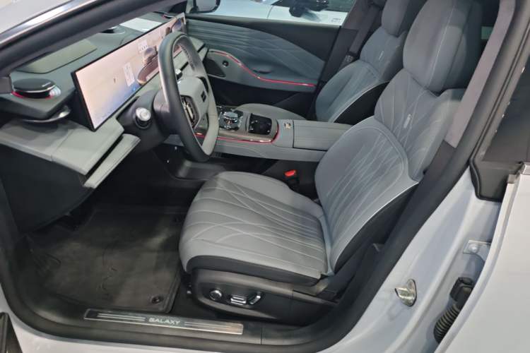Used Geely Galaxy E8 2025 700 km Long-Range Intelligent Driving Version Left Front Seat
