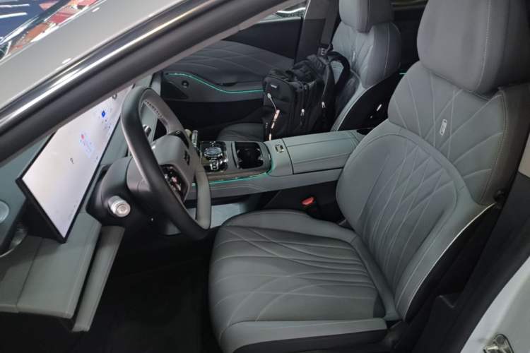Used Geely Galaxy E8 2025 700 km Long-Range Intelligent Driving Version Left Front Seat